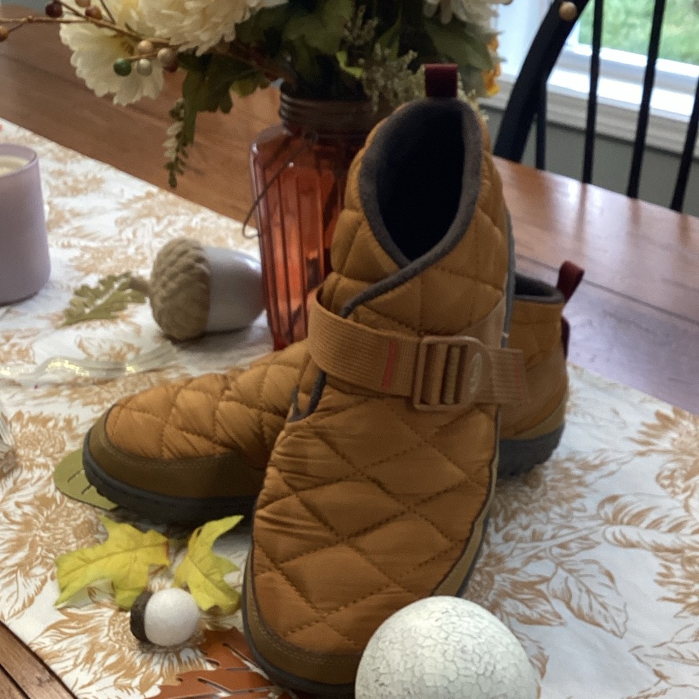 Chaco Ramble Puff Caramel Boots